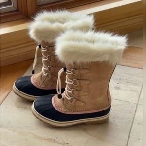 BRAND NEW WOMEN’s/GIRLS/ JOAN OF ARTIC BRAND NEW SORELS